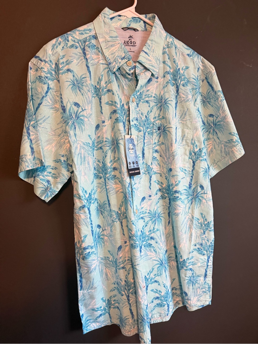 IZOD Saltwater Collection Men’s Camp Shirt. NWT - Picture 4 of 9